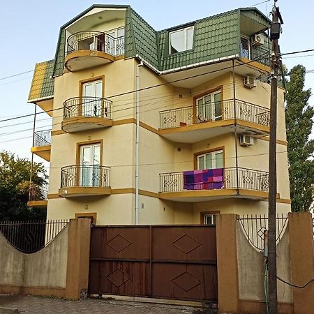 Guest House Karla Кобулети Екстериор снимка