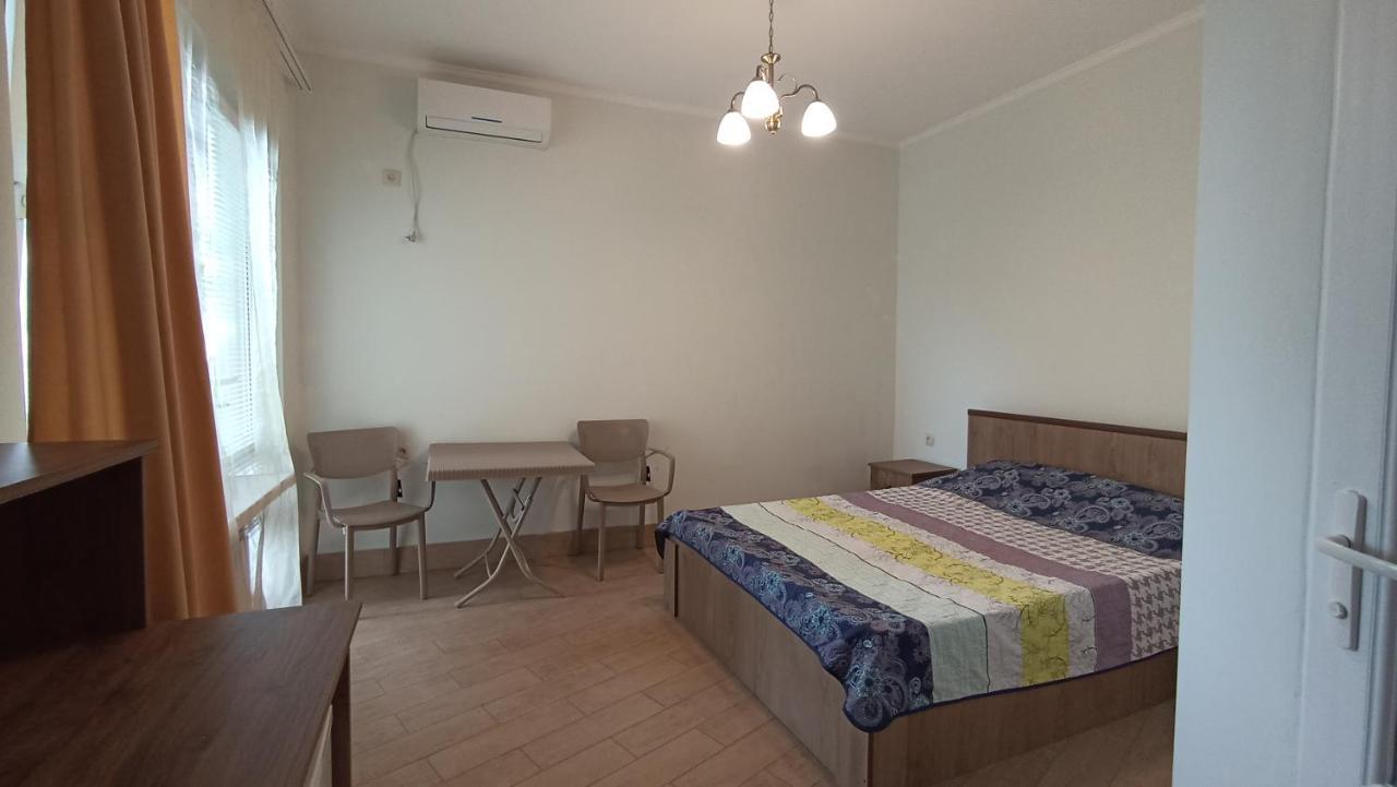 Guest House Karla Кобулети Екстериор снимка