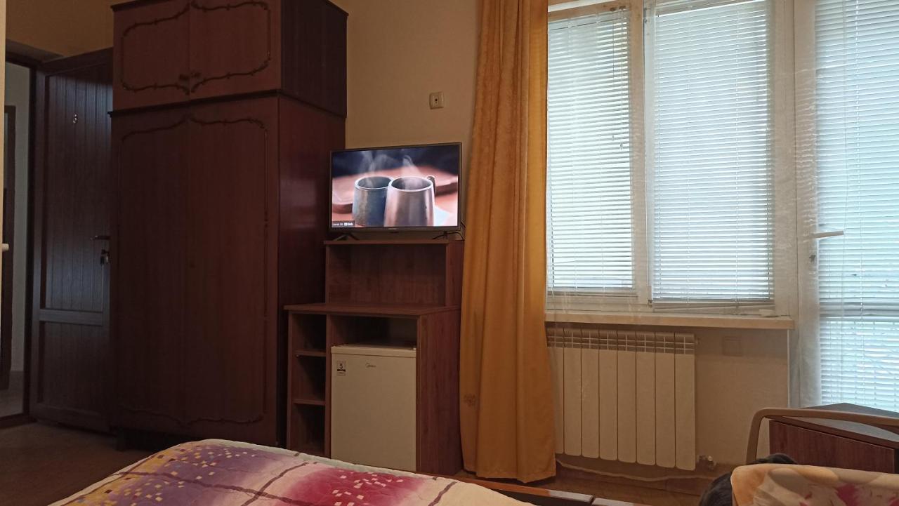 Guest House Karla Кобулети Екстериор снимка