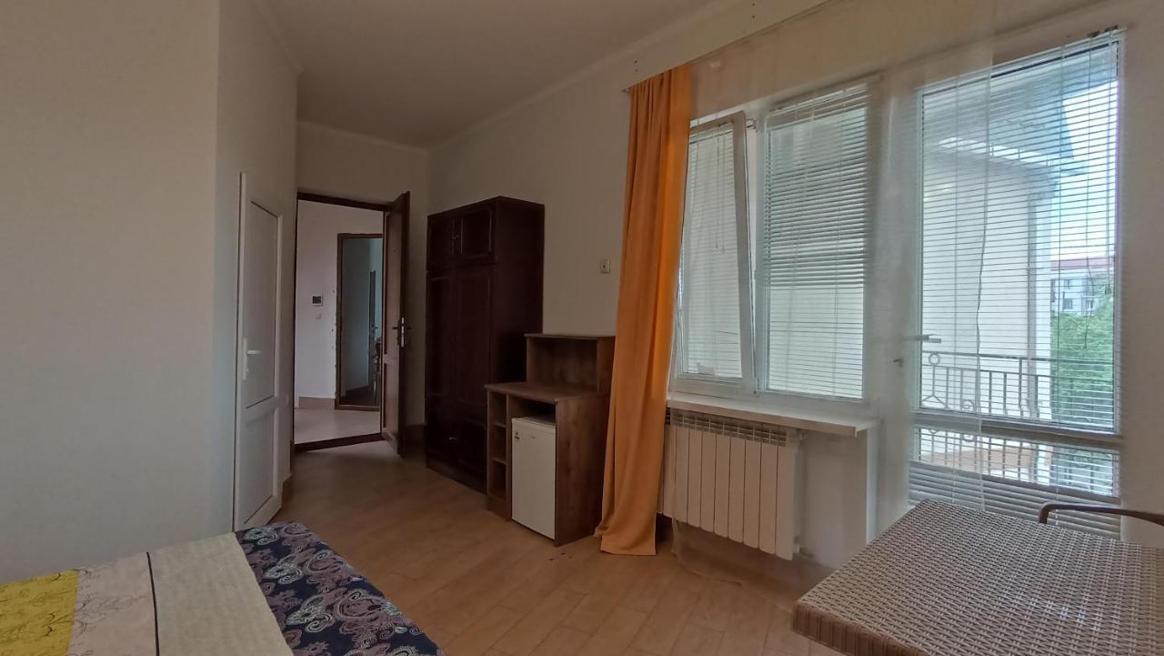 Guest House Karla Кобулети Екстериор снимка