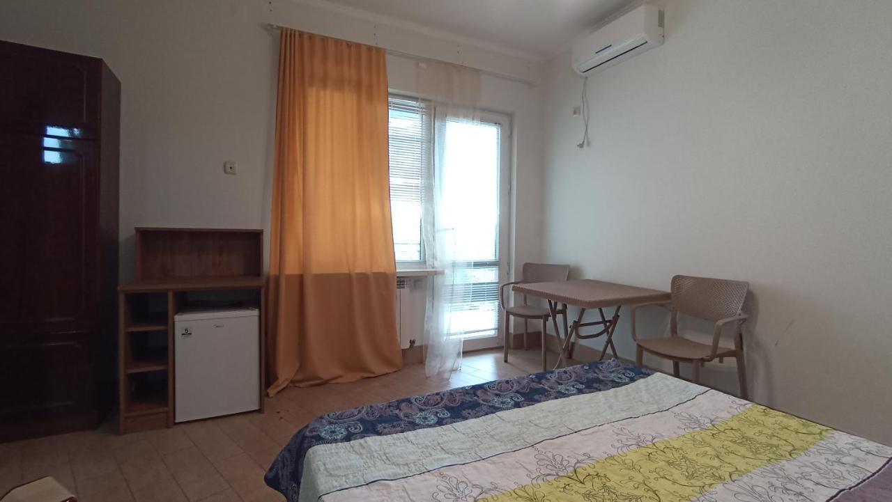 Guest House Karla Кобулети Екстериор снимка