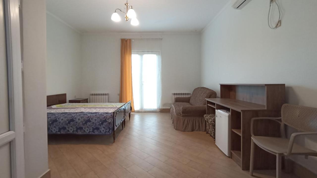 Guest House Karla Кобулети Екстериор снимка