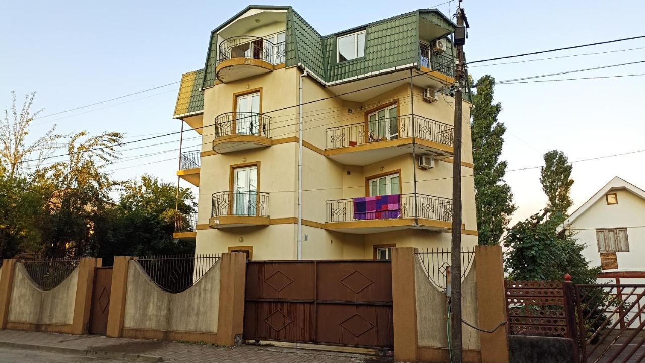 Guest House Karla Кобулети Екстериор снимка