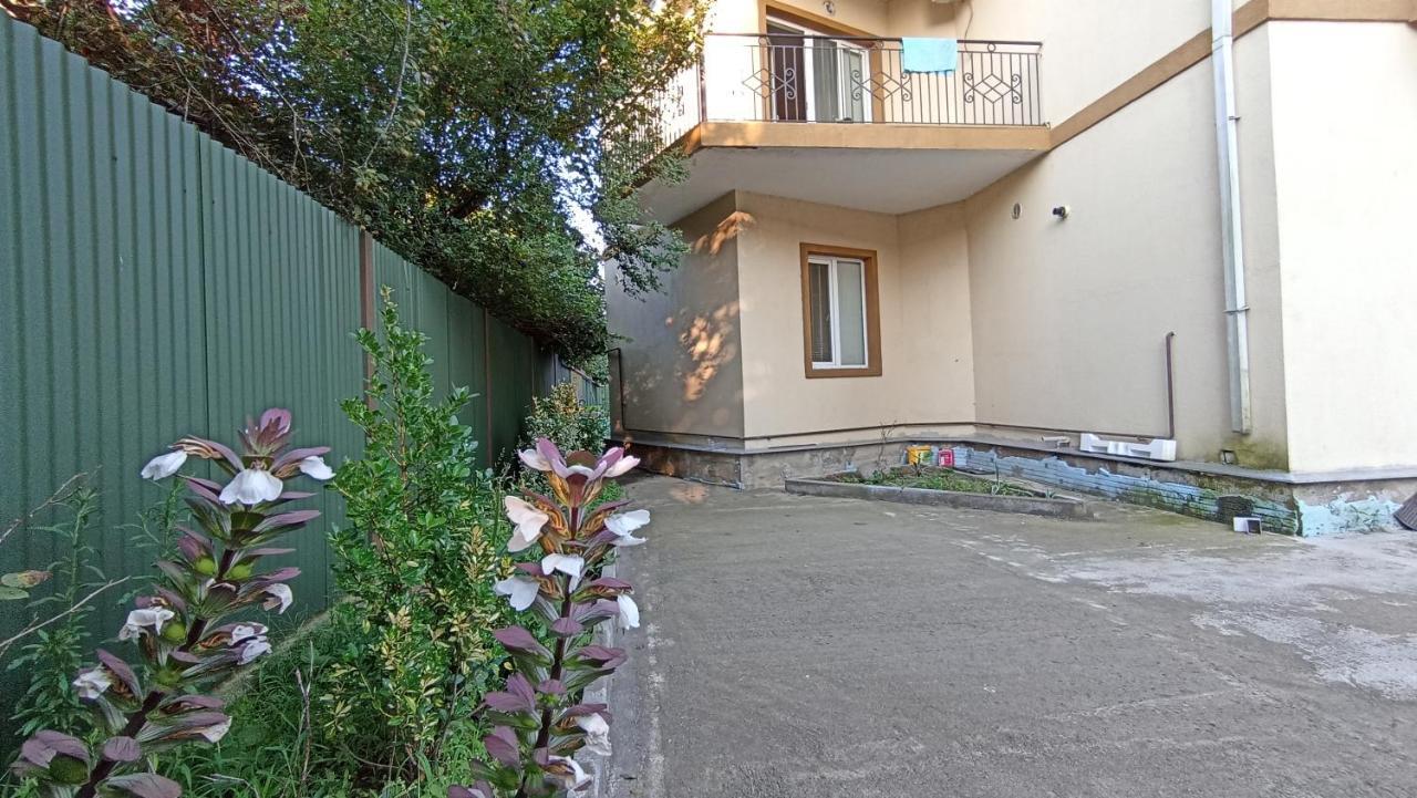 Guest House Karla Кобулети Екстериор снимка